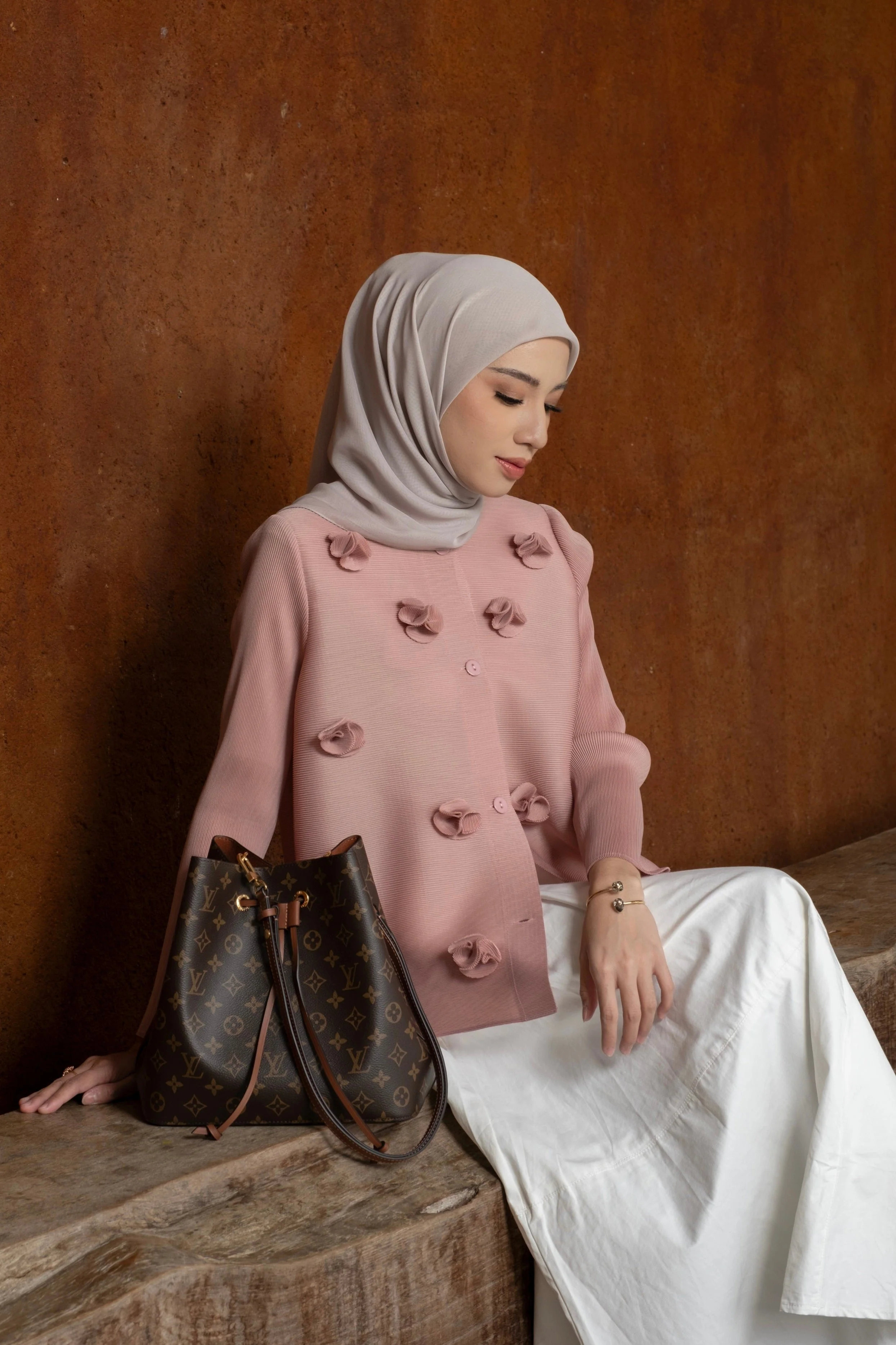 Blossom Pleats Blouse - Atasan Wanita Rajut Bahan Pleats Aksen Bunga - Image 6