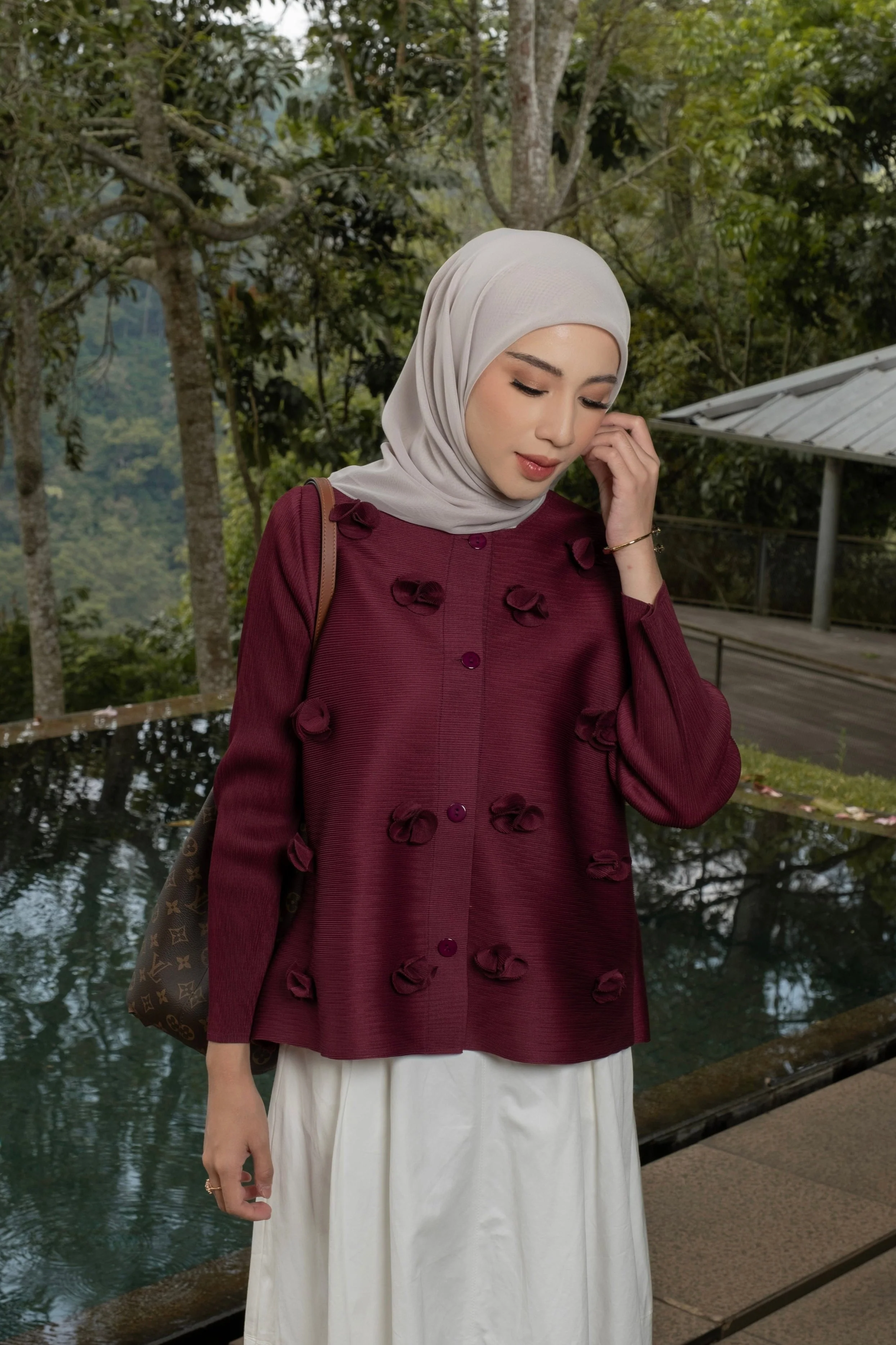 Blossom Pleats Blouse - Atasan Wanita Rajut Bahan Pleats Aksen Bunga - Image 7