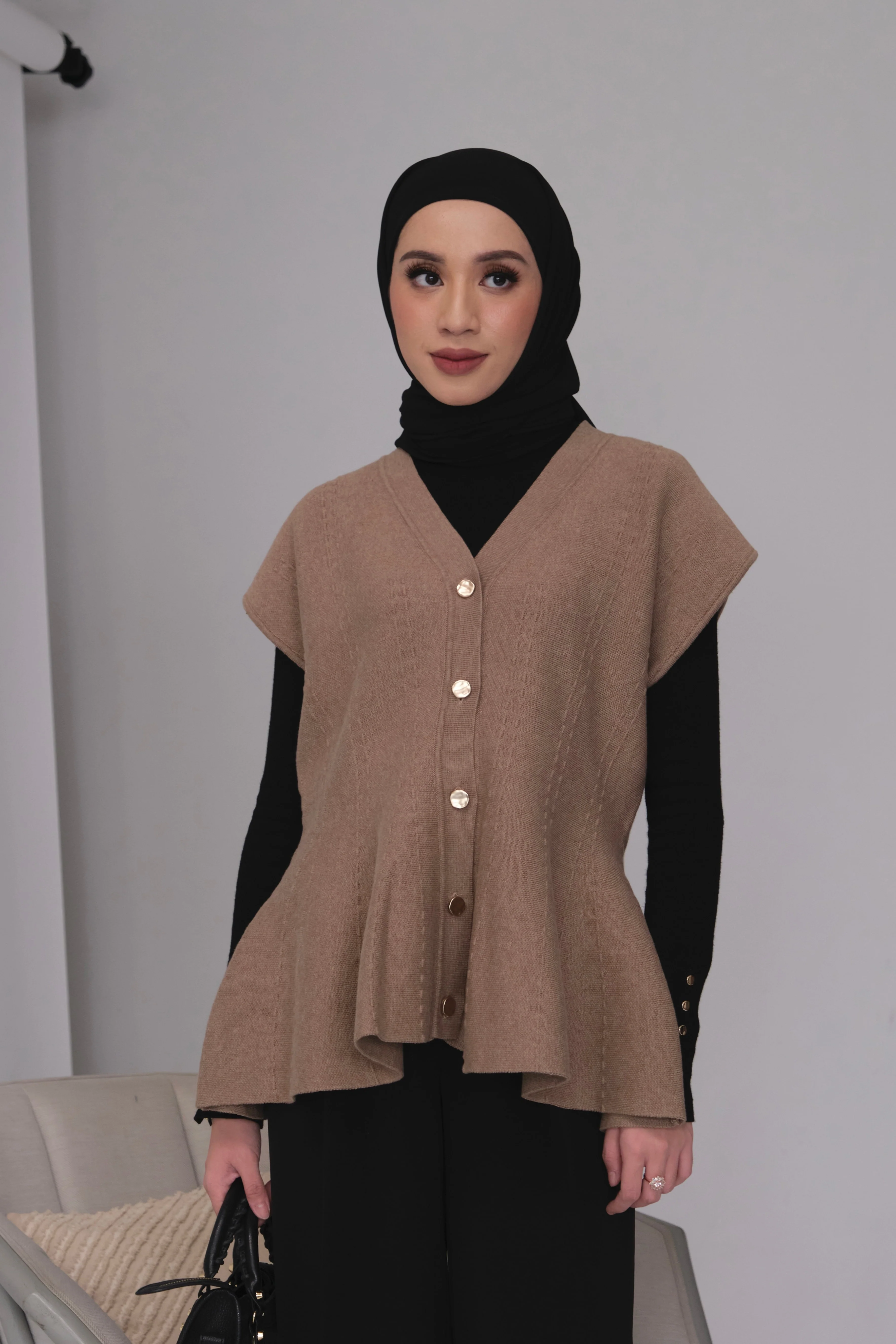 Cheer Vest - Rompi Rajut Wanita Bahan Knit Lengan Putung - Image 4