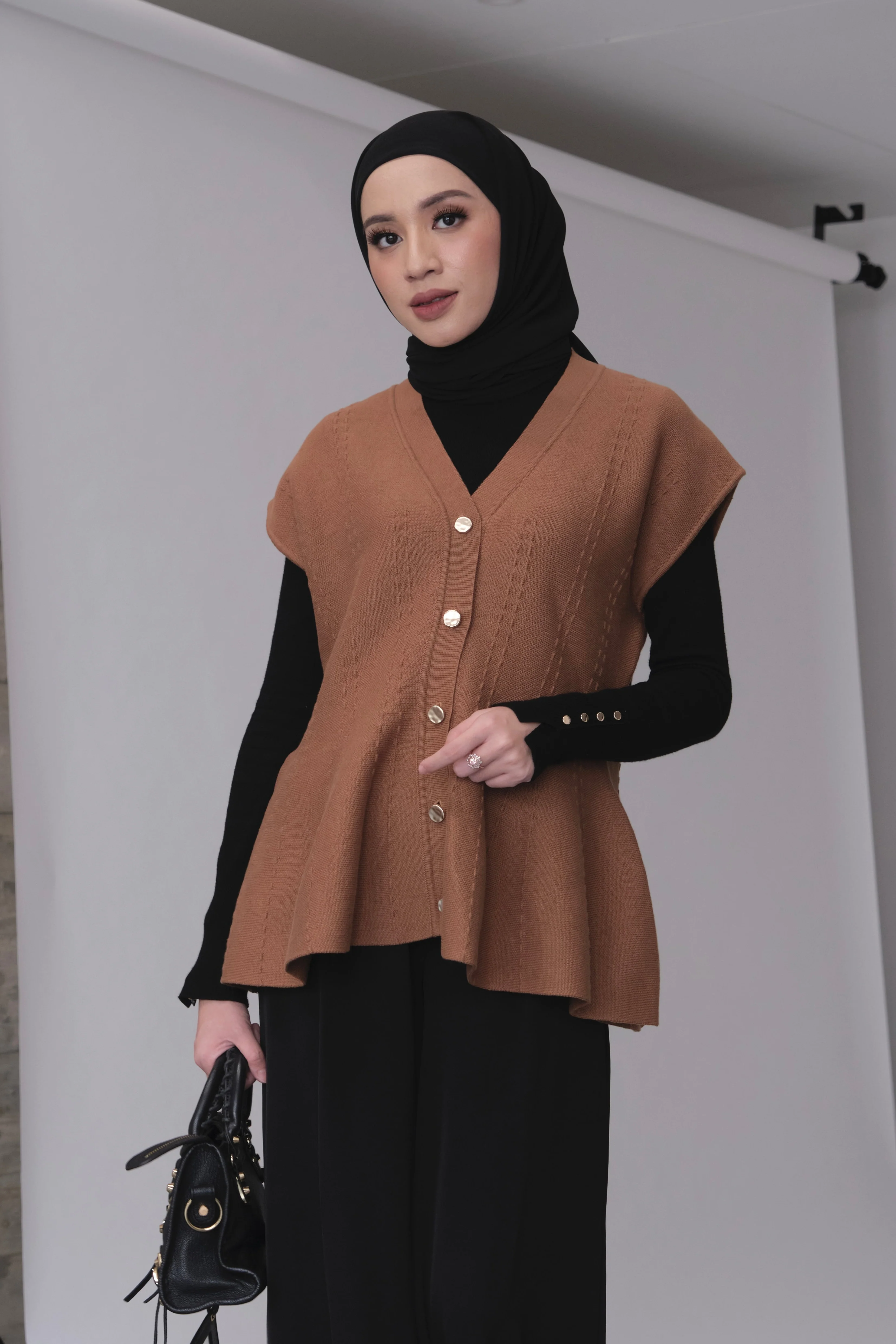 Cheer Vest - Rompi Rajut Wanita Bahan Knit Lengan Putung - Image 5