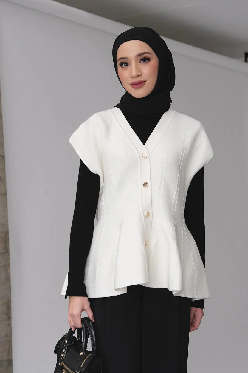 Cheer Vest - Rompi Rajut Wanita Bahan Knit Lengan Putung - Image 6