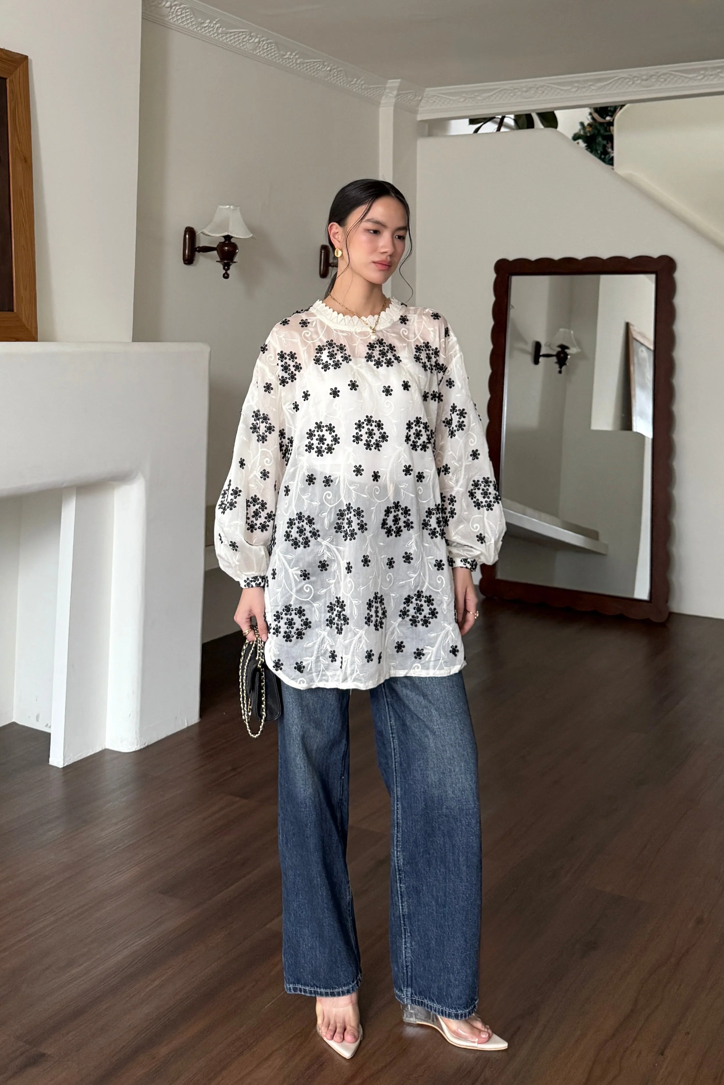 Bella Blouse - Blouse Wanita Detail Embroidery Cantik Mewah Menawan - Image 3