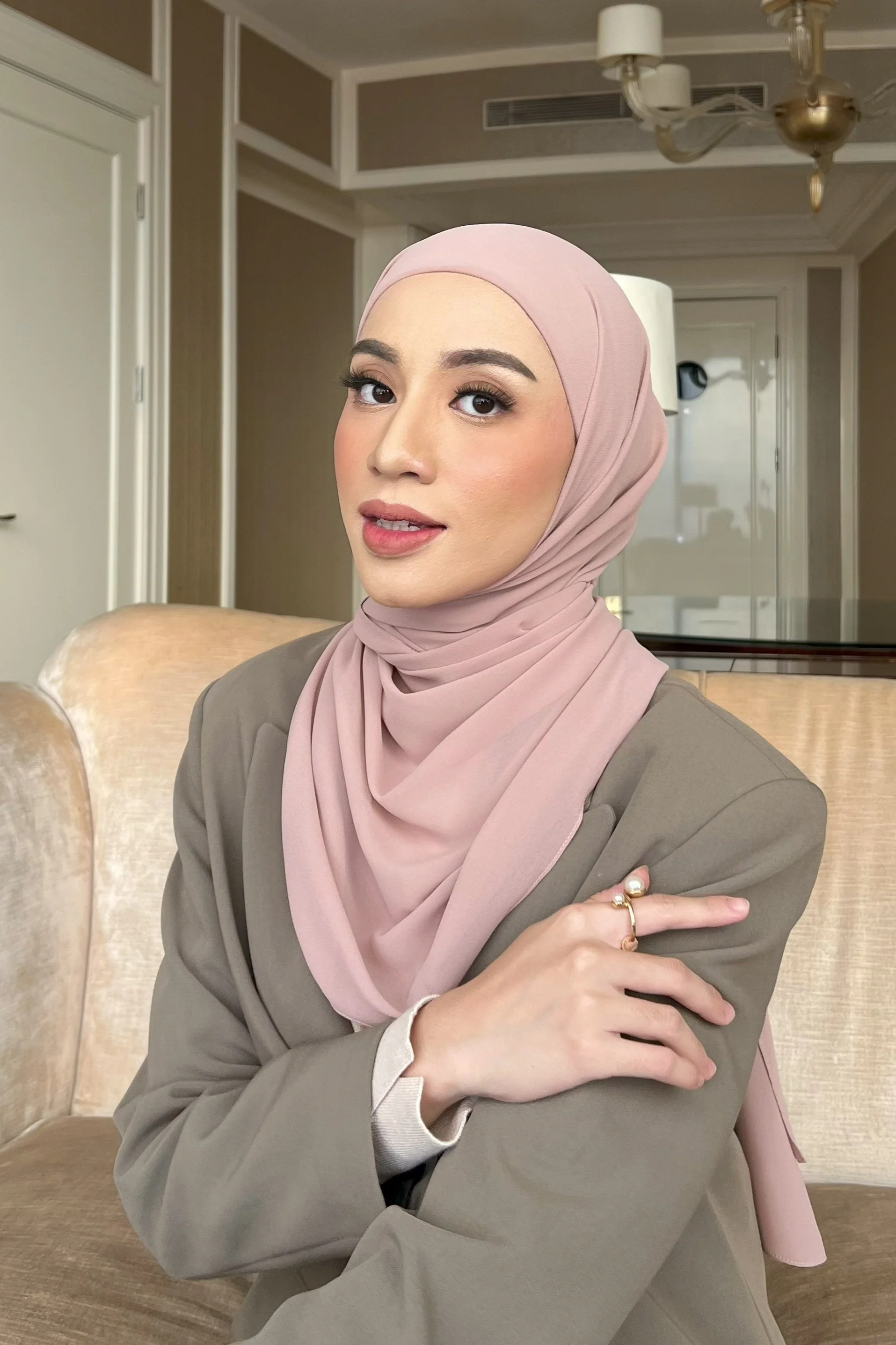 Mega Inner Shawl  - Hijab Stylish Bahan Cerruty Premium - Image 3