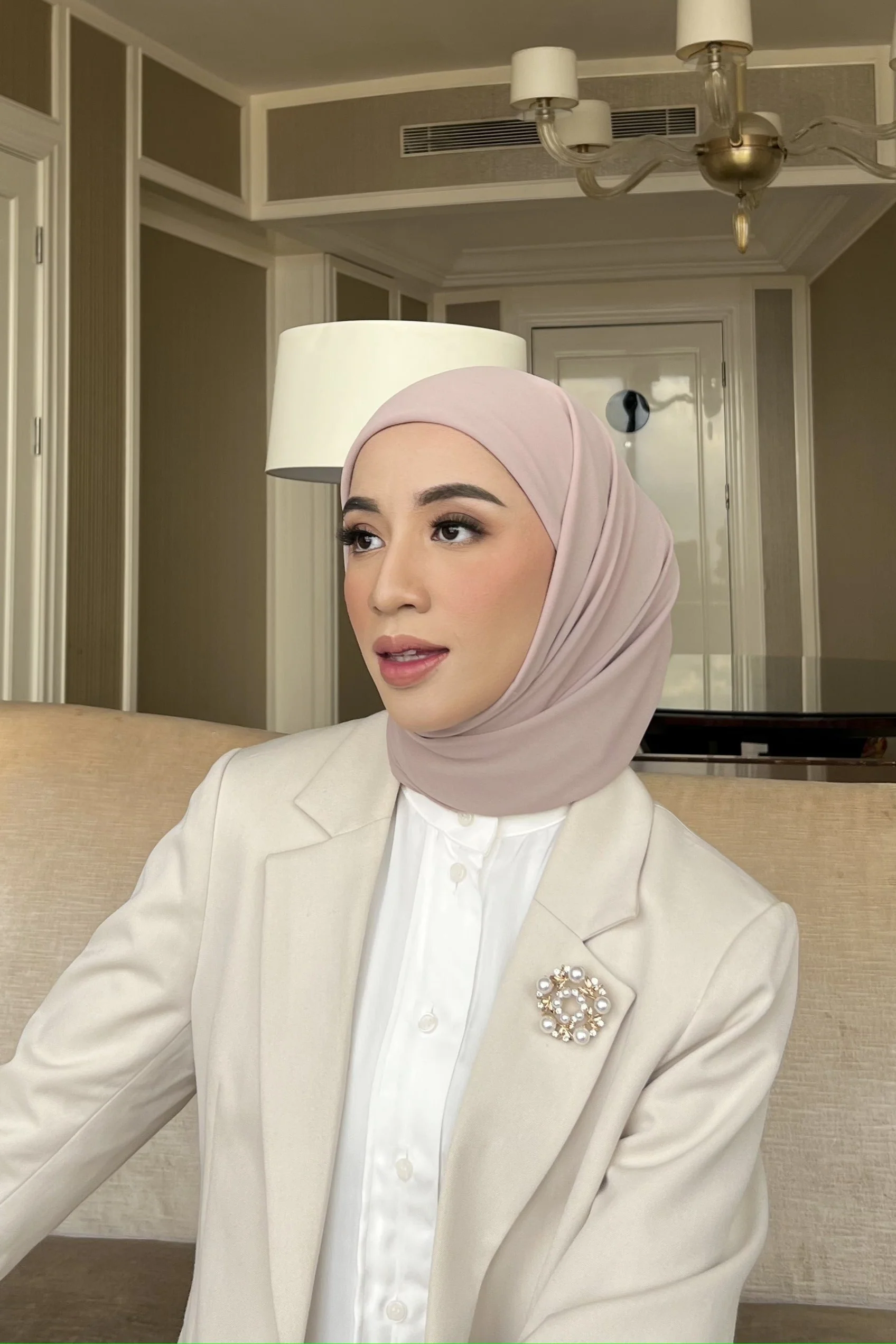Mega Inner Square - Hijab Segi Empat Instan Polos - Image 3