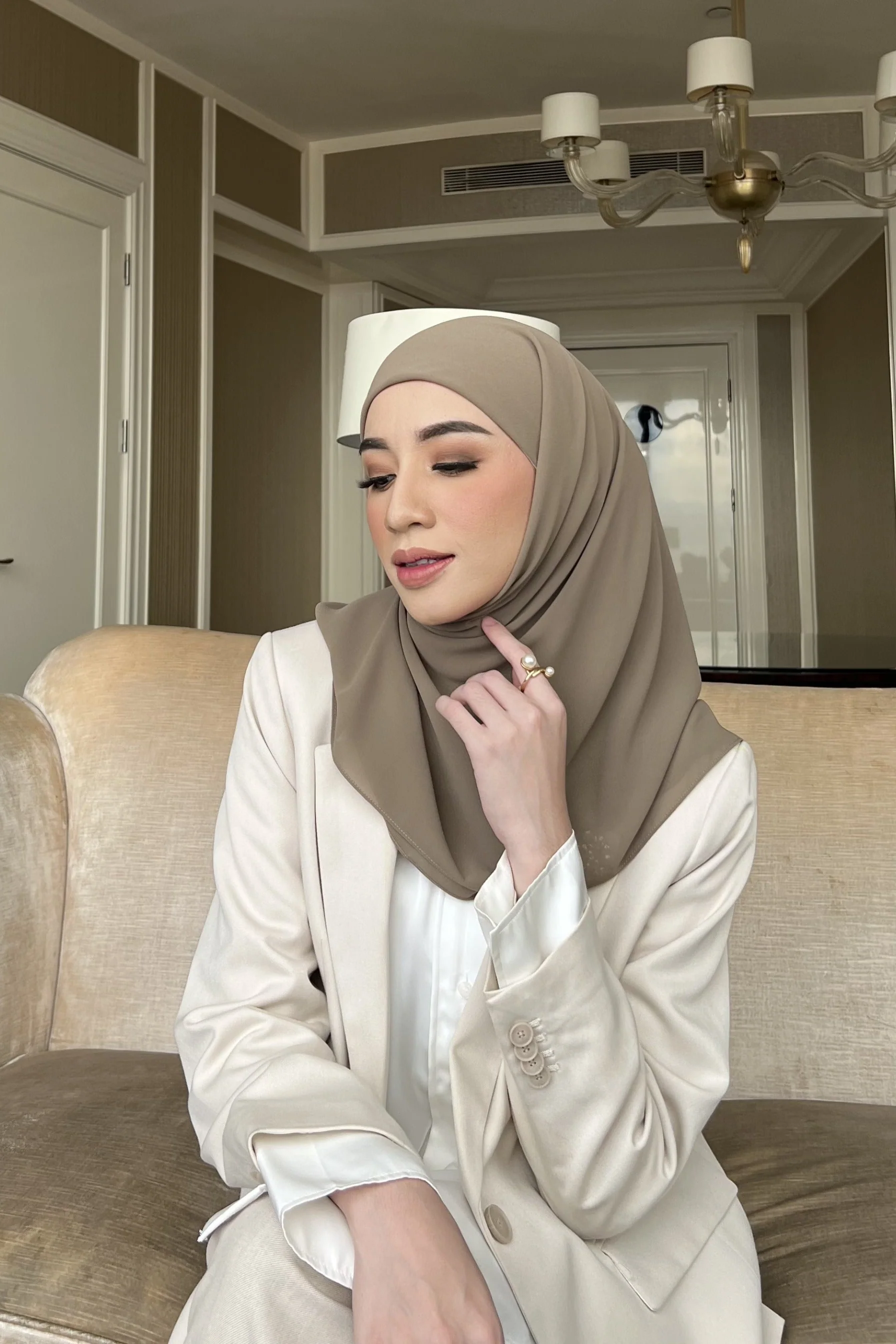 Mega Inner Square - Hijab Segi Empat Instan Polos - Image 4