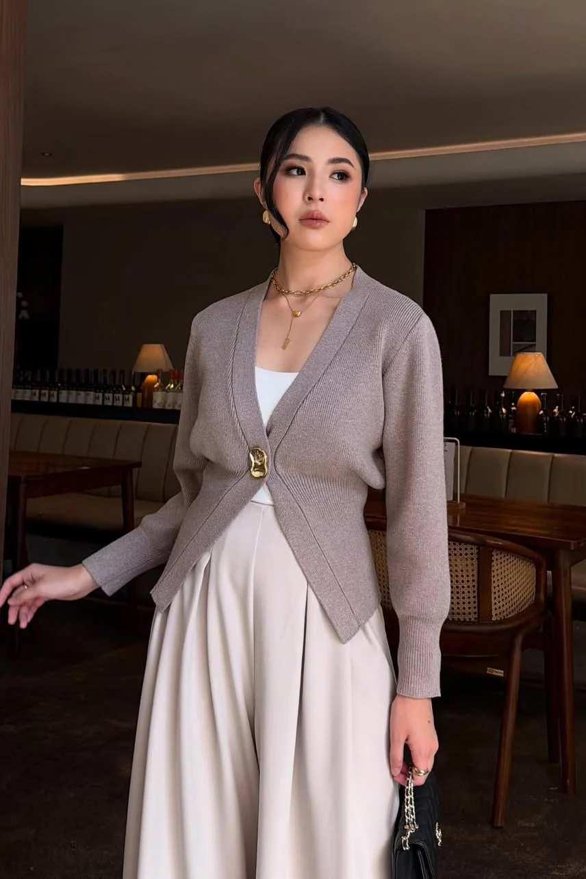 [DEFECT] - Mose Cardy - Cardigan Wanita Dengan Aksen Kancing Cantik - Image 3