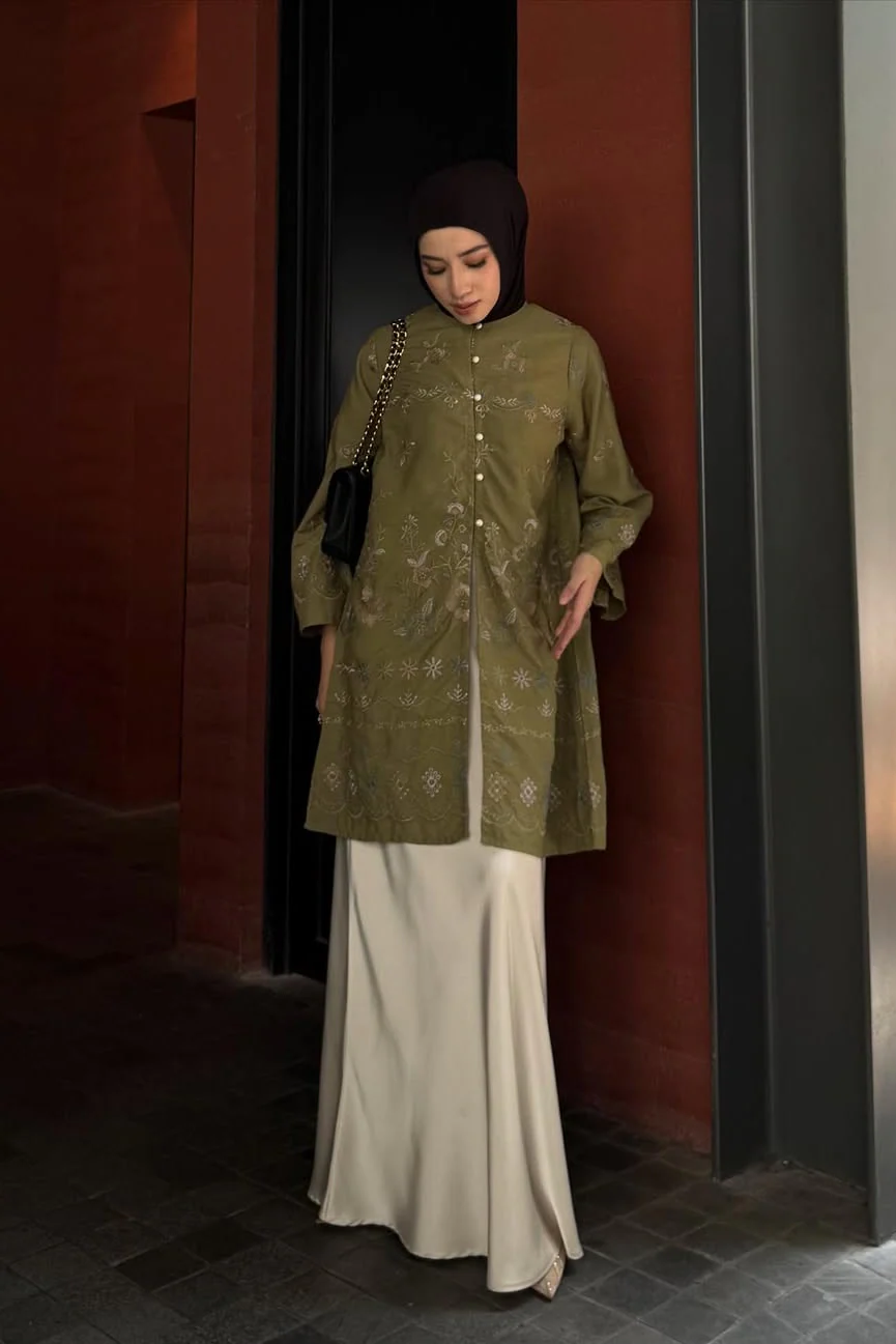Rayana Tunic Series - Long Tunik Wanita Elegan Dan Mewah Bahan Cotton Spesial Hari Raya - Image 11